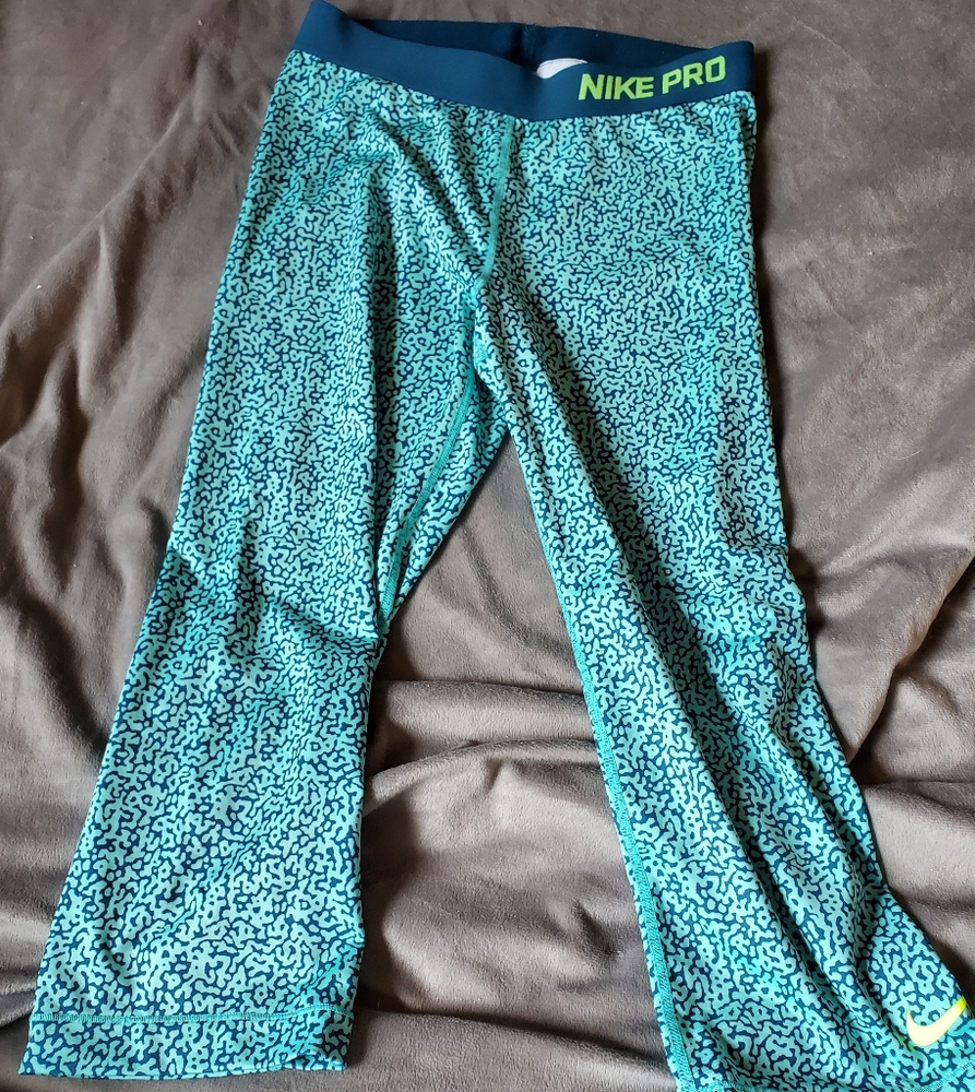 Nike Pro capri leggings